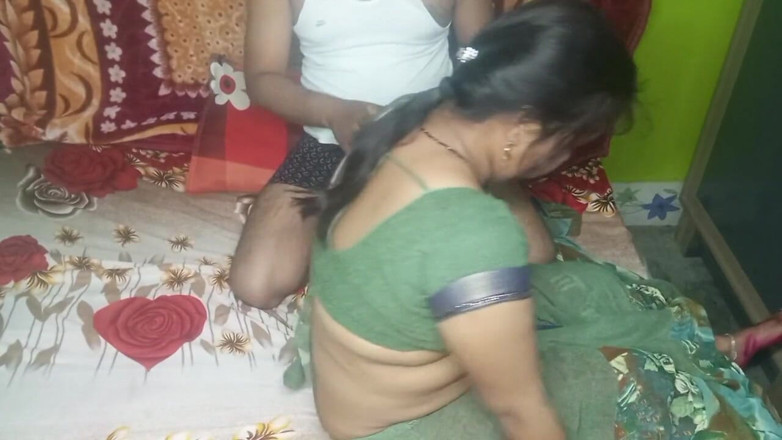 Manjushukla: Indiancă bhabhi frumoasă având o relație romantică cu soțul ei.