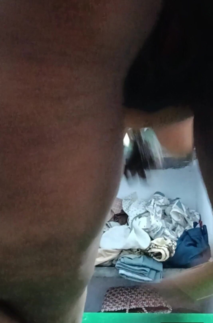 Jayaselvi: Тетушка показывает розовую киску в видеозвонке