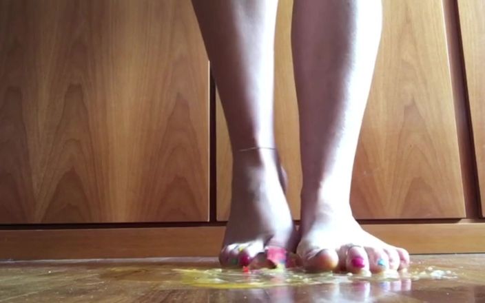 Niki studio: Sexy high heels zermalmen ei