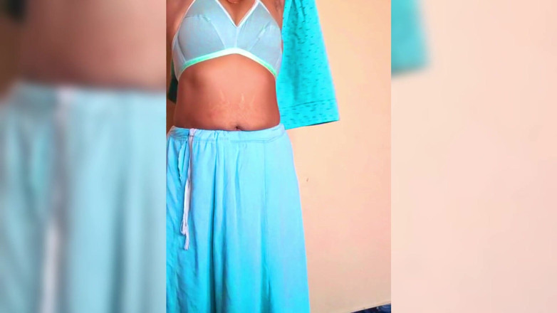 Ammukutty88: Vestido ammu se cambia de camisón a sari tetona muestra...