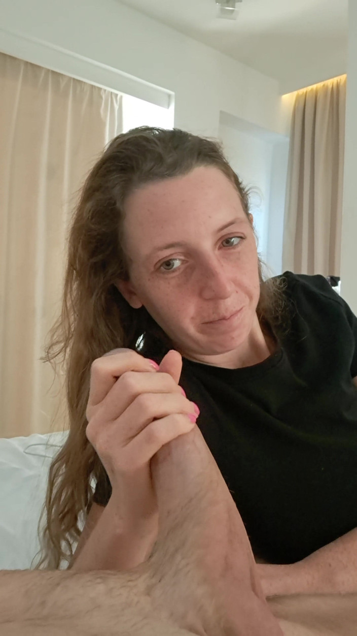 ScottishSweetie: Je Le Suce De Doux À 9 Pouces, Sa Bite Est Tellement...