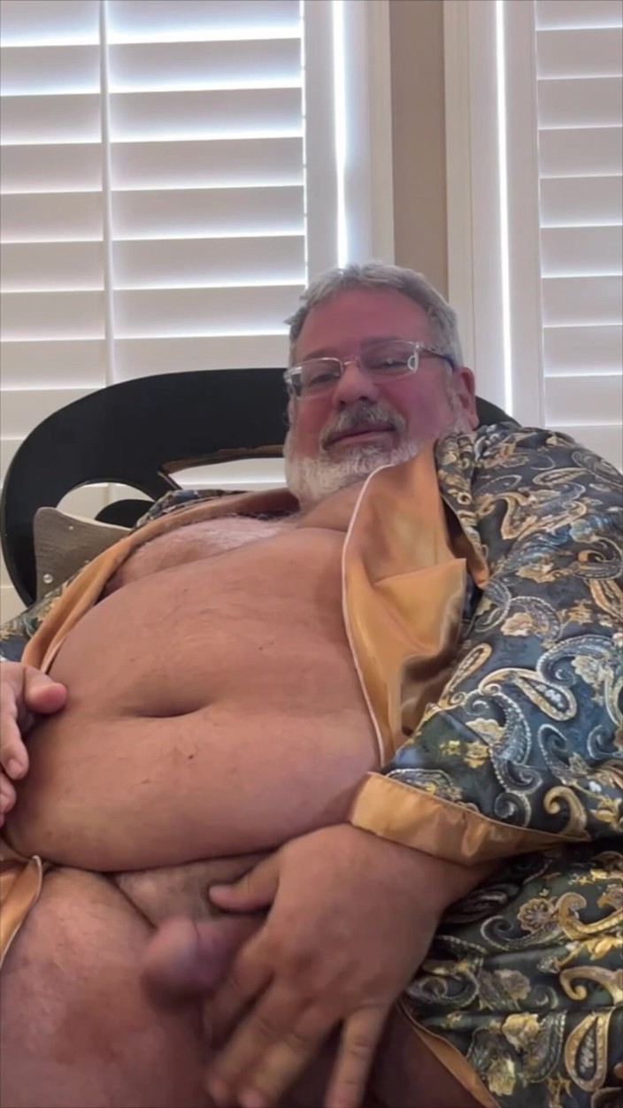 Hand-Free-Daddy-Chub: Nahý medvěd tanečnice s velkým břichem Poskakuje na lyžáku Ano...
