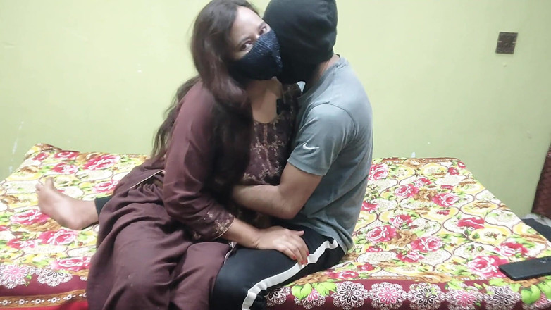 Pakistani CoupleX: 印度德西哥 ko pati ke dost ny ghar ja ke chod...