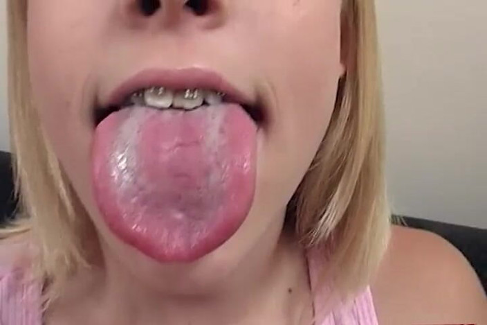 Top Web Models: Leah Luv Obrovský penis POV kouření a obrovský výstřik na...