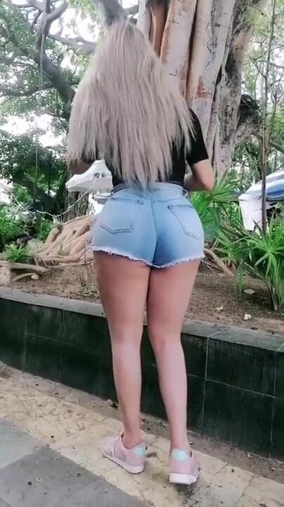 Barbietransxxxx: Tranny na dovolené má sex na pláži