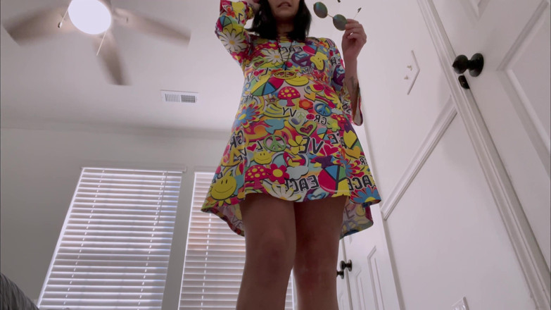 Kink in Time: La groovy degli anni '60 di devyn La fantasia gigantessa video...