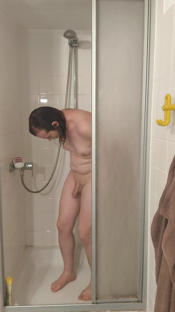 JanineLang: Duschar och onanerar tills orgasm