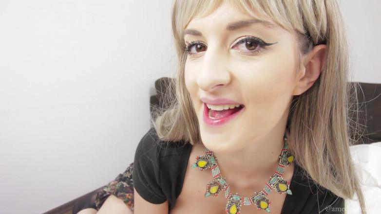 Amedee Vause: 수업 전 - 아침 나무로 무엇을 해야 할지 알려주는 핫한 새엄마!