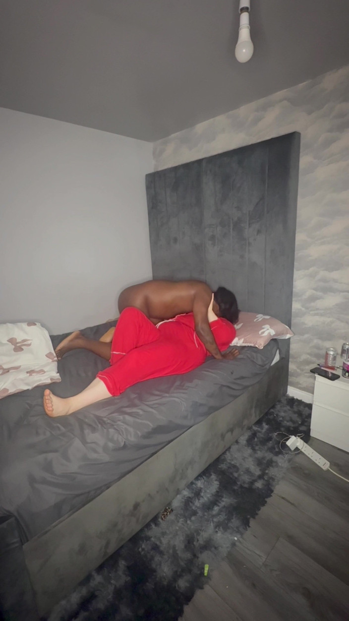 Moan forme baby: タイトな膣ティーンがBBCに犯される