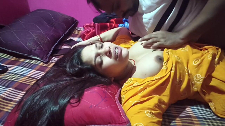 Sona bhabhi: seksi sona ki uske jibh vaale bhaee ne jordaar chudaee...