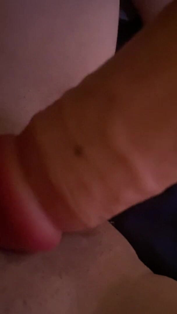 Erotica2022: Podczas gdy tatusiów nie ma, dziewczyna będzie grać!
