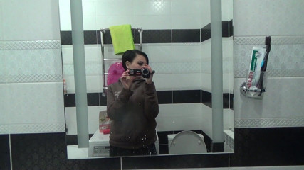 Sexy Milf: Kencing di toilet lama dan banyak setelah putus asa dan...