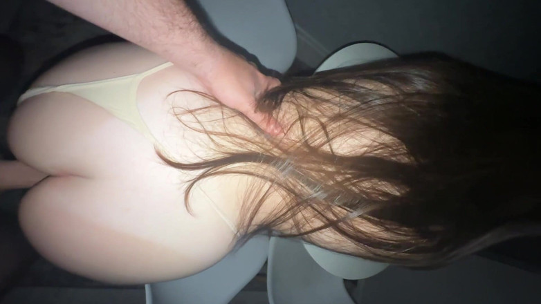Sinner Girl: Моя соседка по комнате жестко трахает меня на кухне, а мой бойфренд в спальне