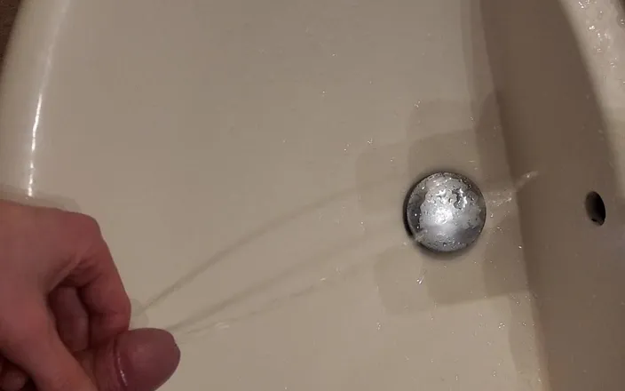 tobias12S2: I Pee in the Sink