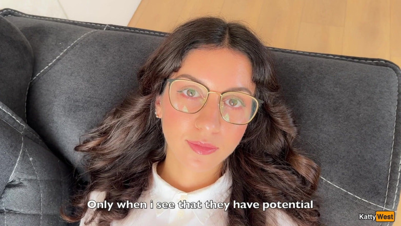Katty West: Talterapeut lär studenten och knullar henne i alla hål för...