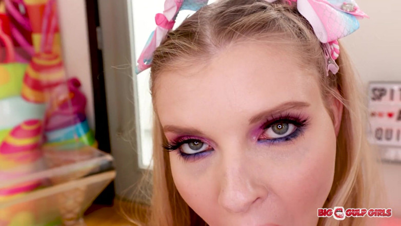 Top Web Models: Harlow West, blonde mince, pipe et avalage en POV