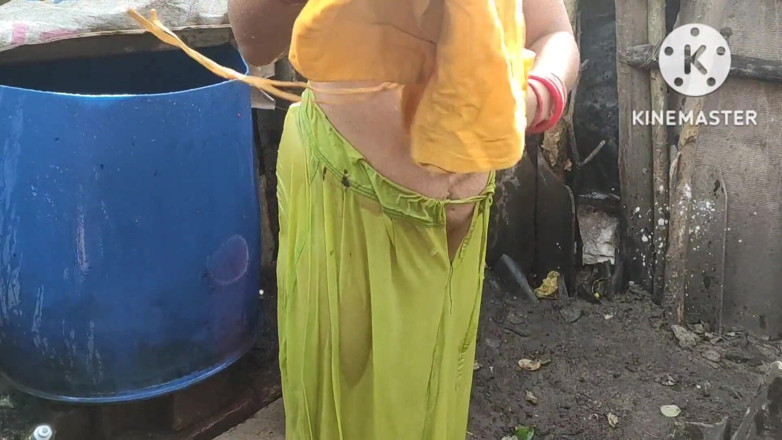 Anita yadav: Bà nội trợ Ấn Độ tắm bên ngoài khiêu vũ