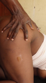 All'aperto: Itxqueen Squirta Ovunque Sul Suo Grosso Cazzo