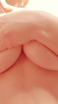 Vanilla: Peitos provocam nua sexy milf Arya Grander
