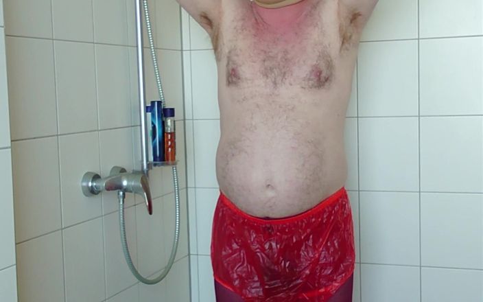 Carmen_Nylonjunge: Calças de meia-calça e incontinência no chuveiro