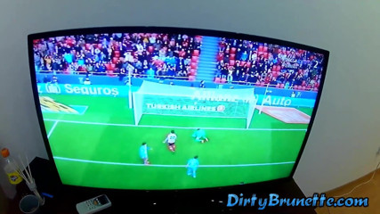Dirty Brunette: Cara entediado pede um café e fode essa morena enquanto...