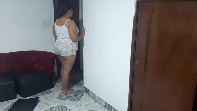 Victor y Brandy: Si matang membawa kekasihnya pulang dan menghisap zakarnya semasa suaminya...