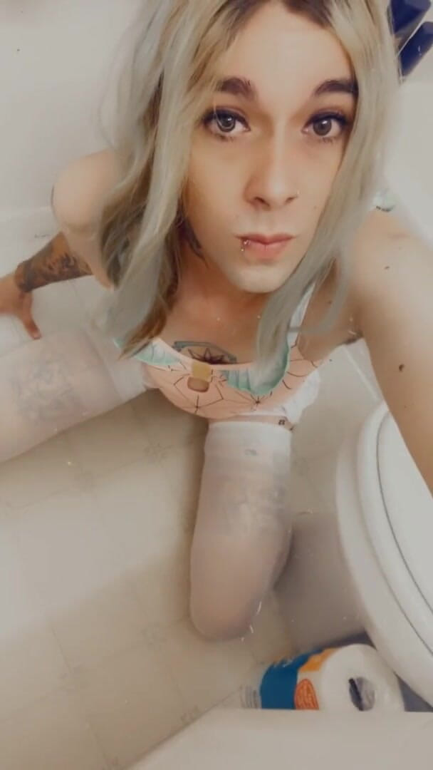 CarmenMelatonin: Sexy Horny Swimsuit Babe
