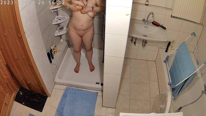 KittieNoOne: Застукали за расслаблением в душе