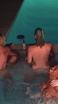 Whirlpool live-interracial-orgie