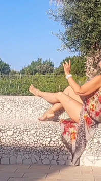 Ćwiczenia taneczne Seleny na świeżym powietrzu i seks