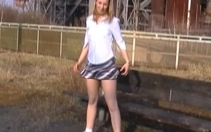 German amateur couples: Loira alemã puta recebe sua buceta balançada em público