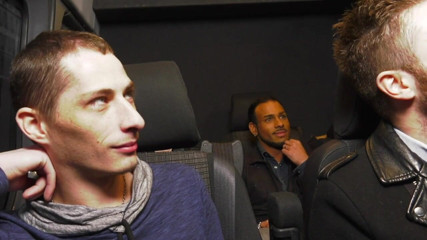 INTERRACIAL BAREBACK SEX: amazign gang bang em ônibus na estrada em Paris 3