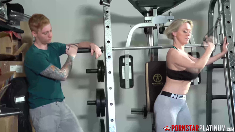 Pornstar Platinum: PORNSTARPLATINUM - Fit Dee Williamsはジムで若いSilas Stoneに乗る