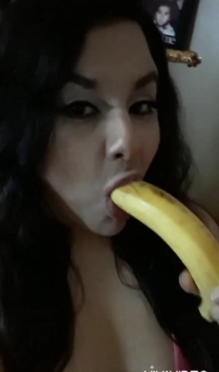Miss Madii: ミスMadiiバナナフェラジョブNO AUDIO