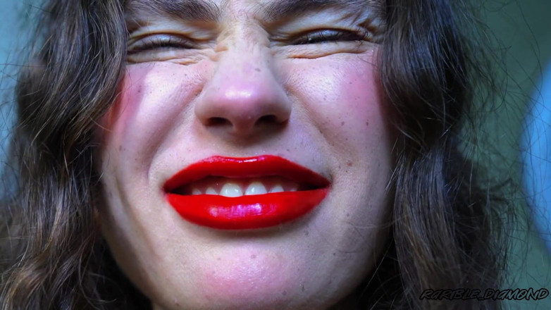 Rarible Diamond: Schöne Qual agonie, rote Lippen