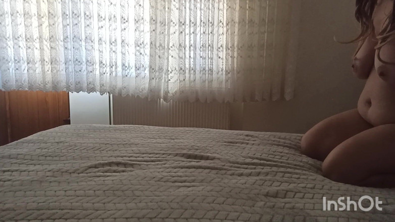 big star: 主婦は、疲労を和らげるために自宅でマッサージを受けることにしました