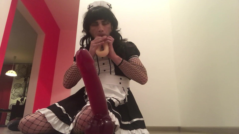 Alinatgirl: Servitoare curvă efeminată - Jucării anale