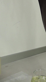 Saya buang air kecil dengan kacamata melalui pantyhose