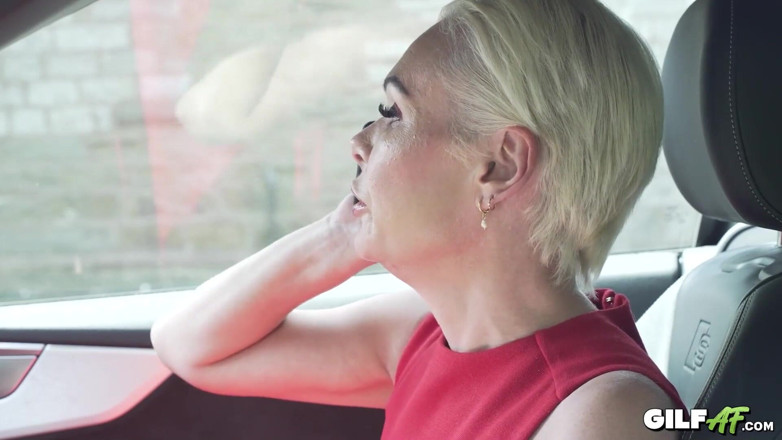 Gilf AF: Socialite sous-sexy - la GILF Francesca Kitten