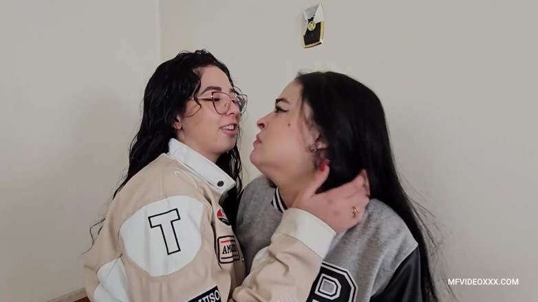 MF Lesbian: Ciuman saya akan pastikan awak selamat