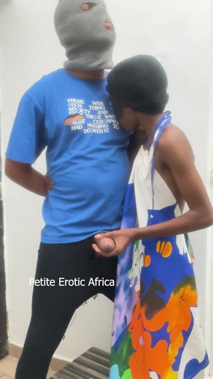Petite Erotic Africa: Sıska ayakta penetrasyon