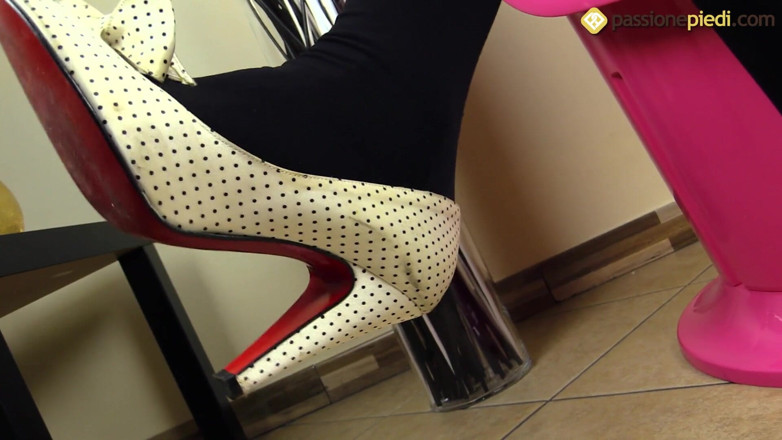 Best Nylon Feet Videos: Chiara takes off her stockings and showing beautiful feet