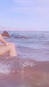 สาวผมทองเฮเนสซี่ถอดบิกินี่โชว์หีบนชายหาด