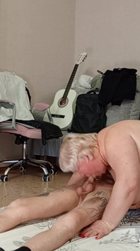 Sakso çektikten sonra karımın boğazına boşalıyor