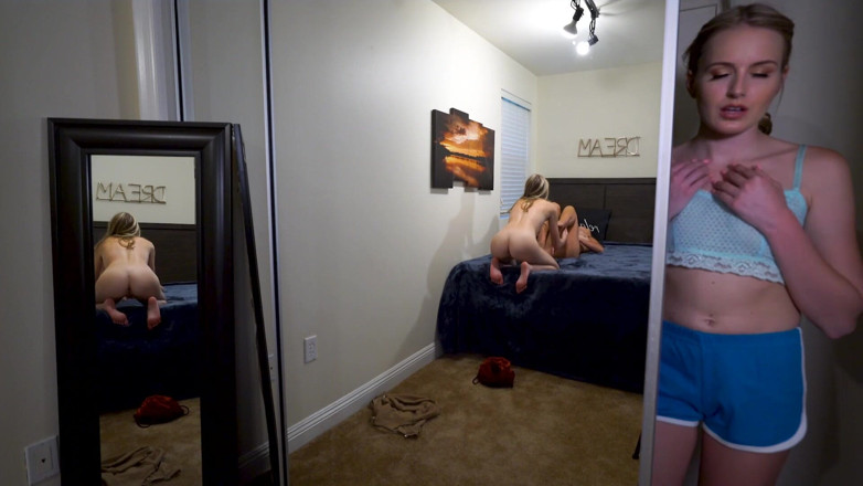 CamSoda: Petite Cutie Se Masturba Enquanto Assiste a Meia-irmã Tesoura Outra...