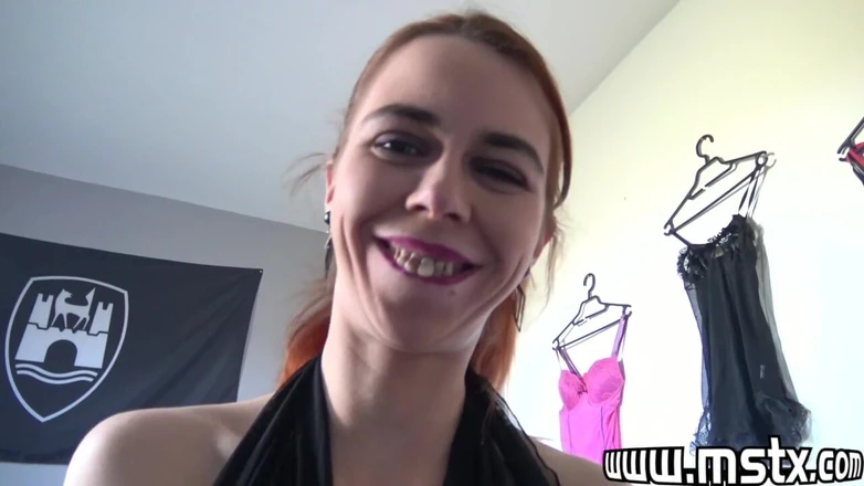 MSTX: 第一人称视角的美丽红发女郎