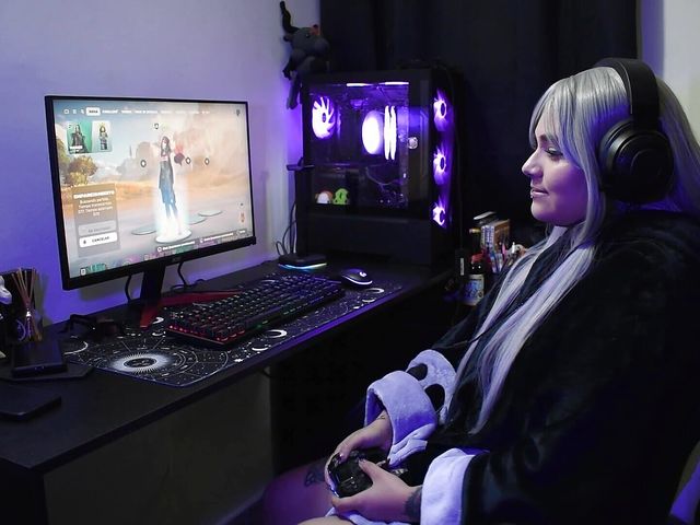 Gamer Girl Gets Fucked While Playing Fortnite (Ary Abdul)