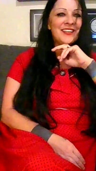 सेक्सी milf(चोदने लायक मम्मी) Yawning