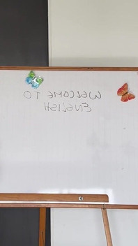 나는 대학 화장실에서 자지를 빨아 때문에 수업에 늦었어, 내 교사까지 그것을 만들기 위해, 나는 그가 내 엉덩이를 따먹게.