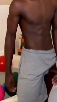 Swingend, streichelnd meinen großen schwarzen schwanz